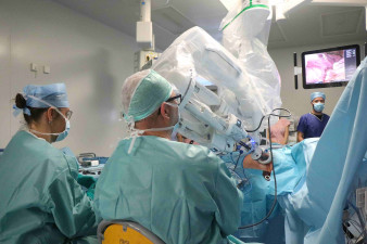 Chirurgové z Masarykovy nemocnice operovali plíce s pomocí robota