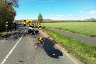 Dopravní nehoda dvou motorek v Hrdlech na Litoměřicku