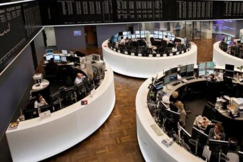 Akciové trhy: Silný závěr týdne, S&P500 opět na maximech